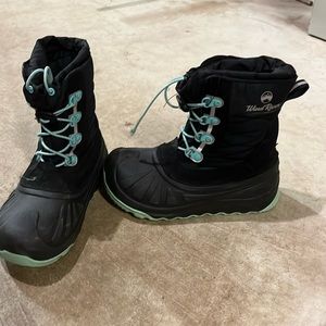Black and cyan/teal boots very used